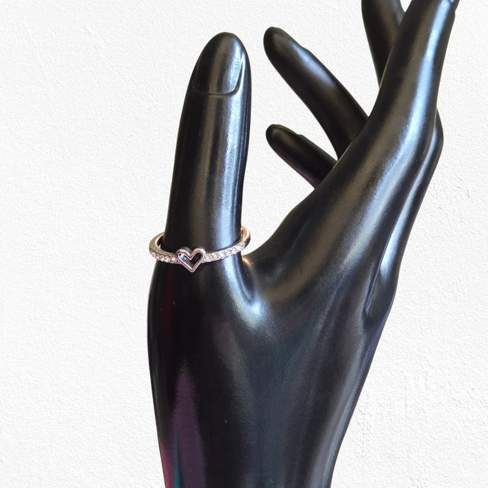 Silver Heart Coquette Zirconia Dainty Band Ring Size 9 New in Box Boutique